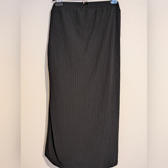 Isabel by Ingrid+Isabel Black Ribbed Midi Skirt Sz L - Picture 1 of 7